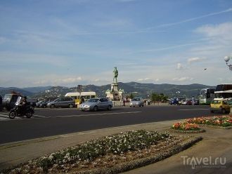 Площадь Микеланджело - это обширное откр