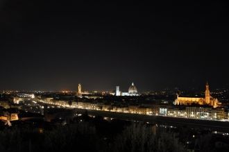 Вид на город ночью с площади Микеланджел