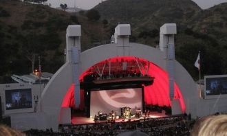 Амфитеатр находится у подножья гор Санта