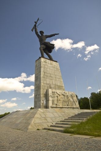 Центральная часть монумента включает пам