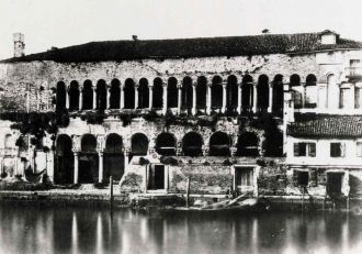 Фото 1853 год. С тех пор Фондако деи Тур