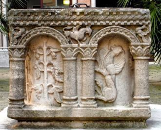 В середине 19 века палаццо находился в п