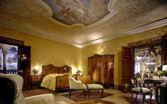 После Гритти дворцом владели представите