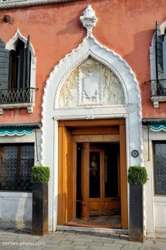 Но вот очередным хозяевам дворца пришло 