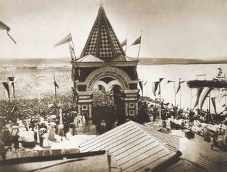 12 мая 1891 года под сводами арки городс