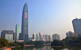 В здешнем торговом центре 