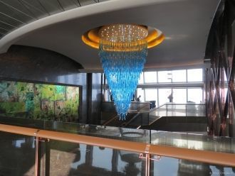 Люстра в ресторане на 96-ом этаже небоск
