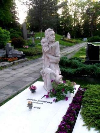 Аrnas Rosenas ( р. в 1933 г. в Каунасе, 