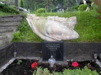 Norbertas Velius ( 1938 – 1996) – Один и