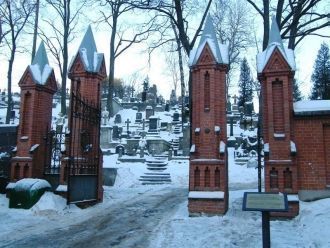 Улица, ведущая к кладбищу, так и называе