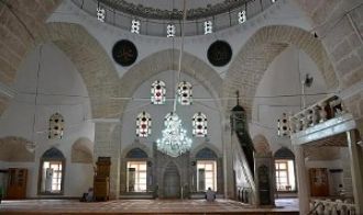 Внутри мечети и на окнах северной сторон