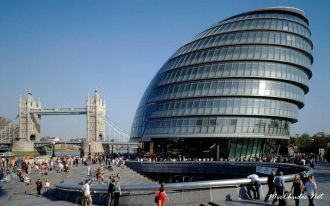 Сити-холл - современная достопримечатель