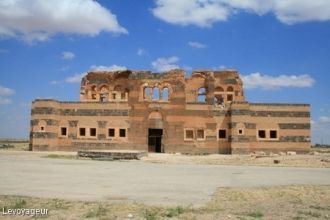 Дворец должен был держать под контролем 