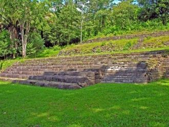 Кроме того, в контрасте с городищами Ним