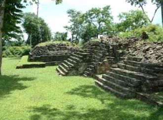 В то время как на пирамидальных платформ