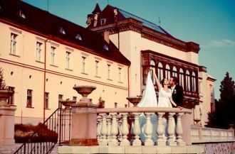 В замке можно устроить даже свадьбу. Про