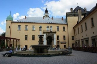 Первое упоминание о романском замке встр