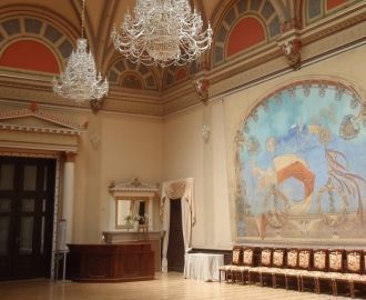 Однако в начале XVII столетия император 