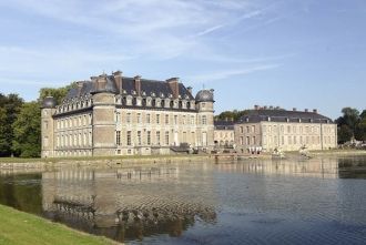 Искусственное озеро, которое примыкает к