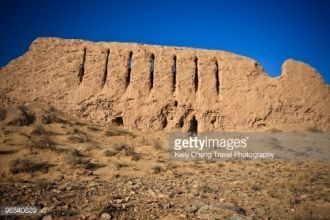 Двойные стены крепости Аяз-калы, сложенн