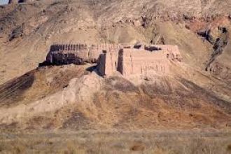 Лишь восточная часть крепости выходила н