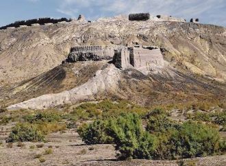 Заслуживает восхищения и вход в здание к