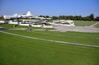 Каждый из просторных пляжей парка Аль Ма