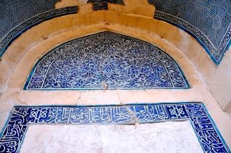 Портал (пештак) мавзолея, облицованный м