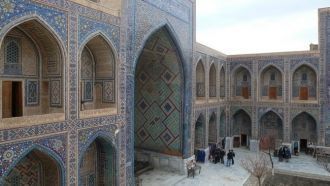 Площадь Регистан. Внутренний двор Медрес