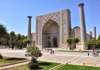 По преданию, в своём Медресе преподавал 