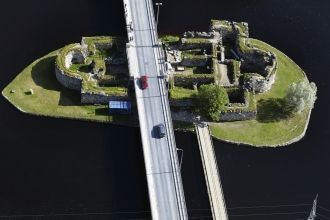 Расположенный в самом центре города замо