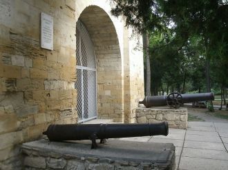 Русские ворота  принято считать памятник