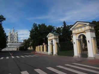 25 октября 1917 г.  в Смольном проходил 