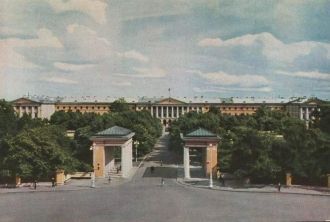 В 1923-1924 гг, когда здании Смольного р