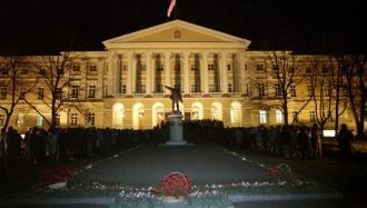 С ноября 1917 по март 1918 В. И. Ленин ж