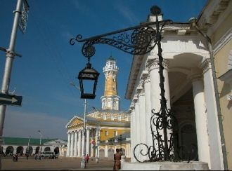 По своим пропорциям здание выглядит как 