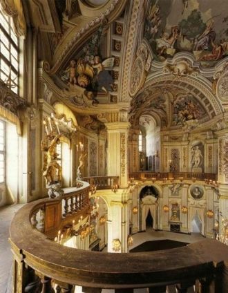 В замке хранятся живописные полотна вене