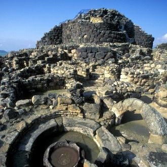 Ядро комплекса — массивный базальтовый б