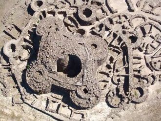 Около этих построек когда-то располагала