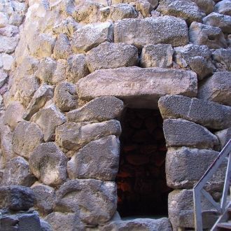 На территории Барумини находятся около 3