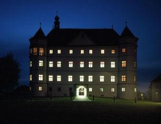 Памятник сторонникам сопротивления посвя