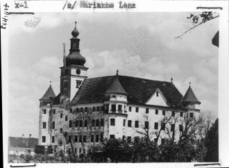 На протяжении долгого времени сменялись 