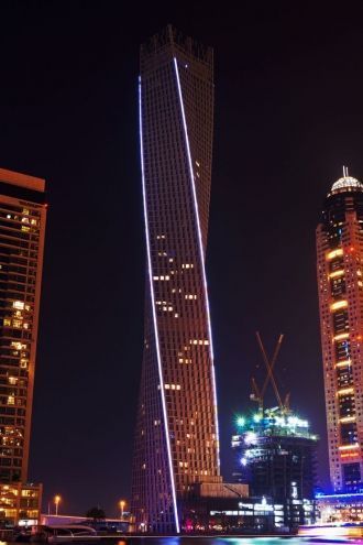 Дубайский небоскреб выглядит как настоящ