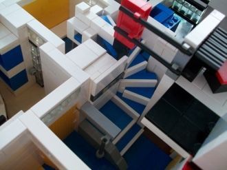 Внутри дома нет постоянных комнат, это д