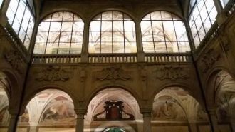 Нужно заметить, что здесь есть выставочн