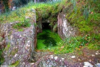 Часть гробниц затоплена, несмотря на изн