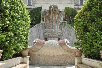 Фонтан дель Биккьероне выглядит как боль