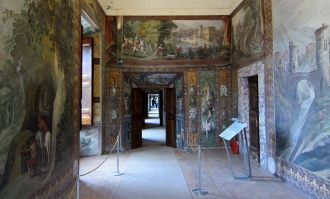 В Sala della Caccia есть фрески сцен охо