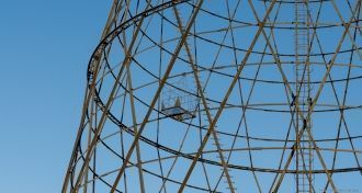 Самолет задел трос и развалился на куски