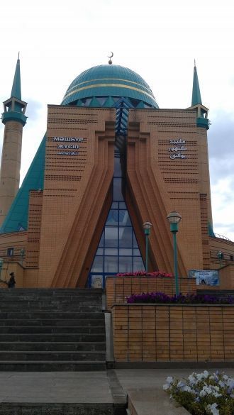 В архитектурном плане здание мечети похо